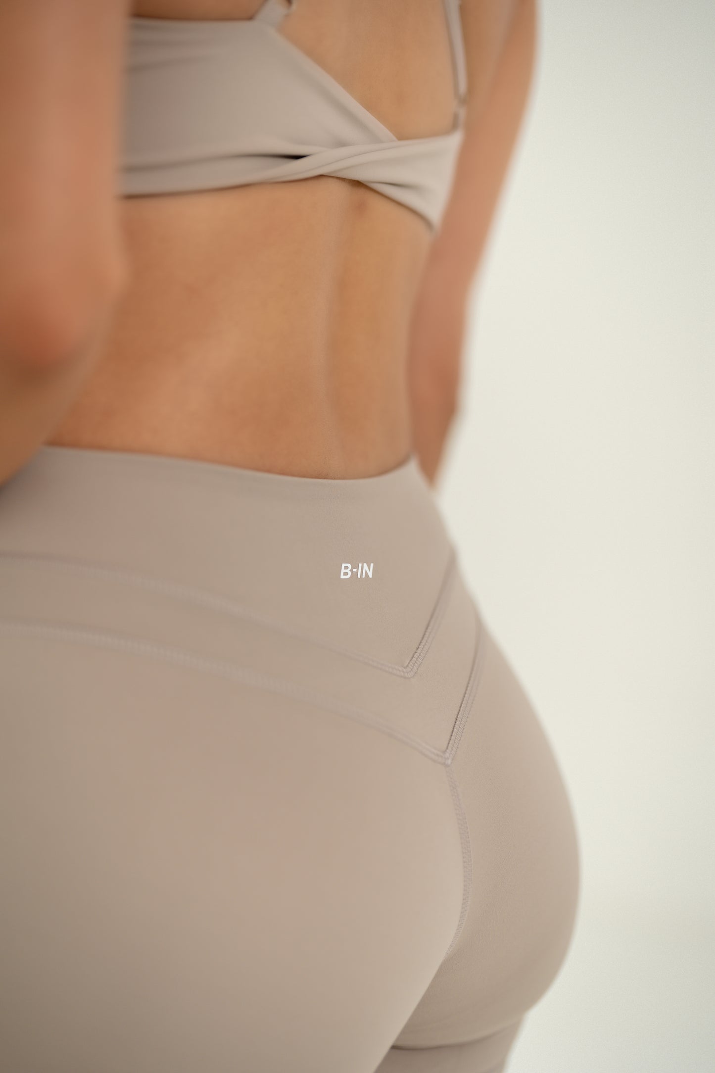 CONJUNTO. SHORTS Y TOP ARENA.