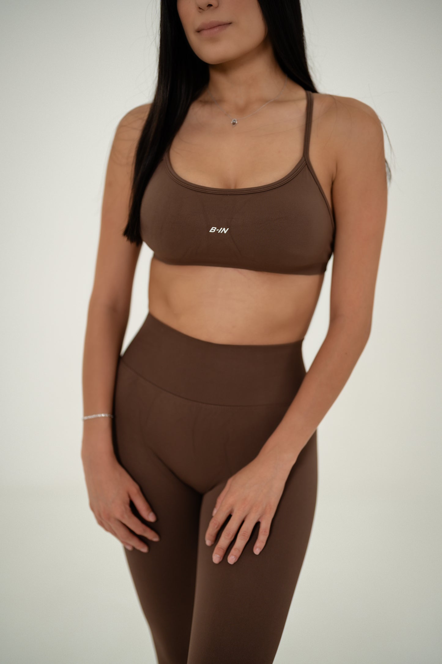 CONJUNTO / LEGGINGS Y TOP SIN ESPALDA CAFÉ