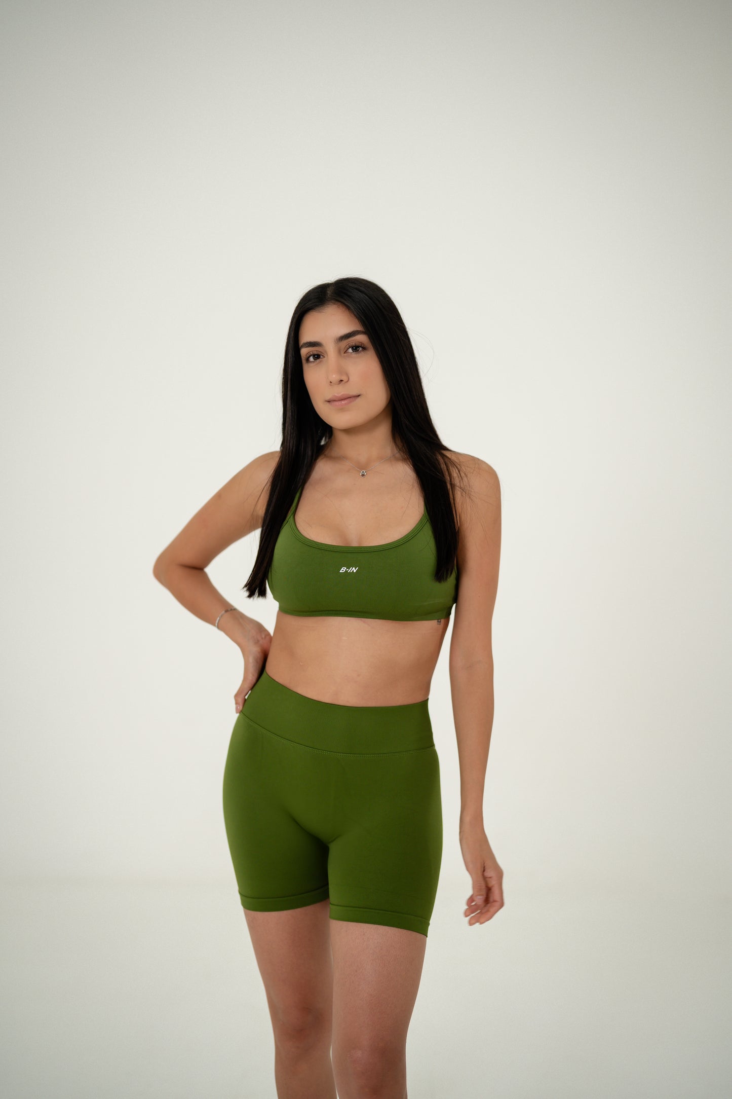 CONJUNTO / TOP Y SHORTS SIN ESPALDA VERDE