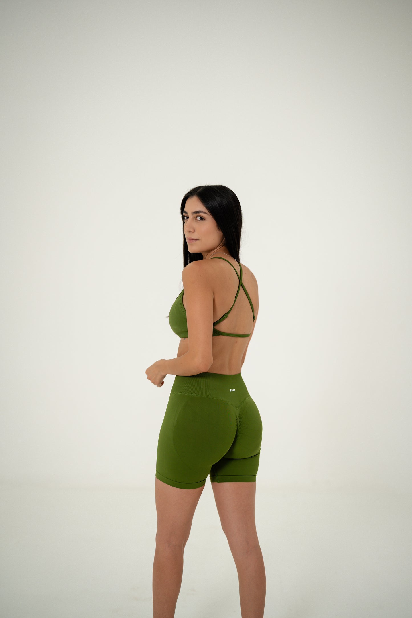 CONJUNTO / TOP Y SHORTS SIN ESPALDA VERDE