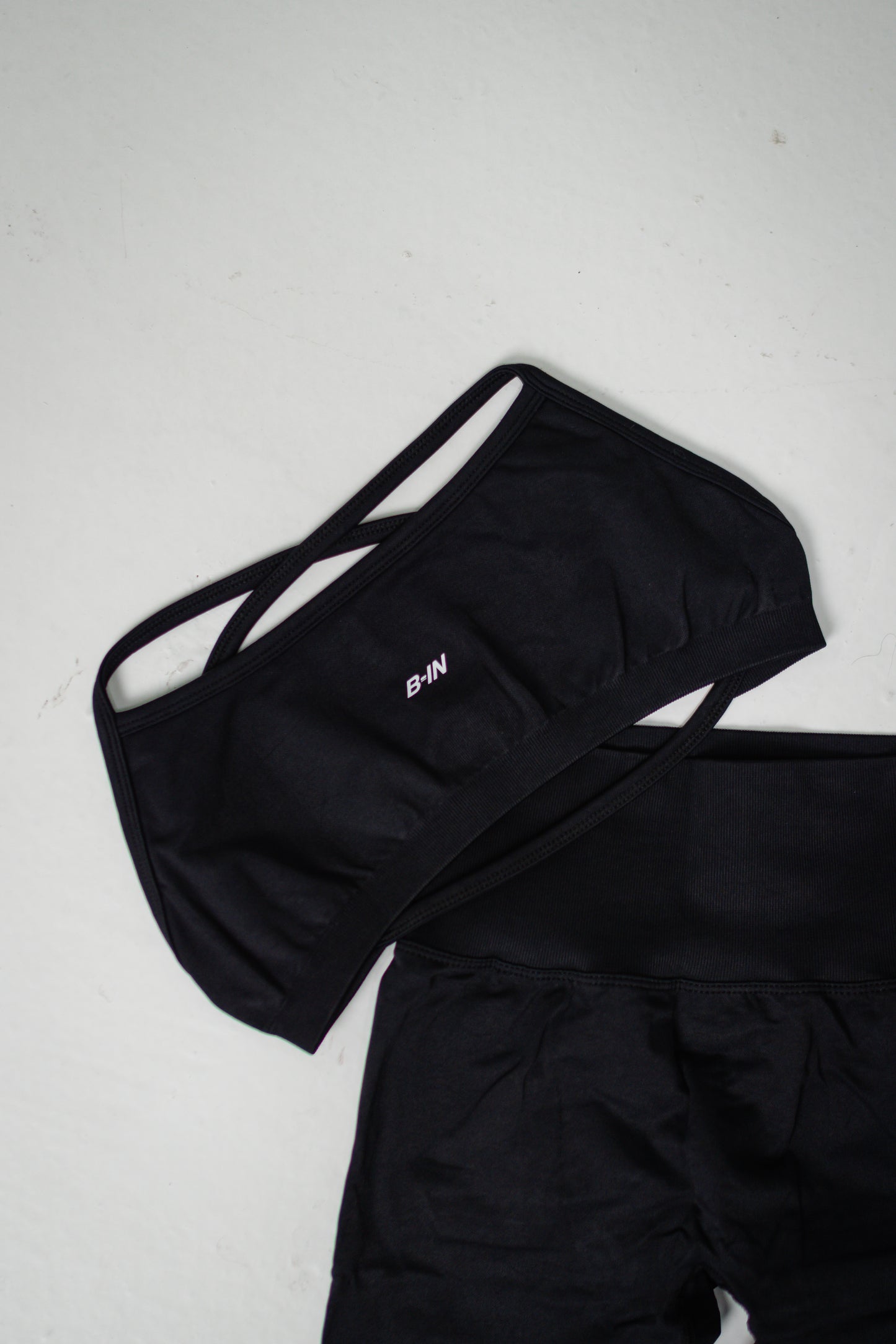 CONJUNTO / LEGGINGS Y TOP SIN ESPALDA NEGRO