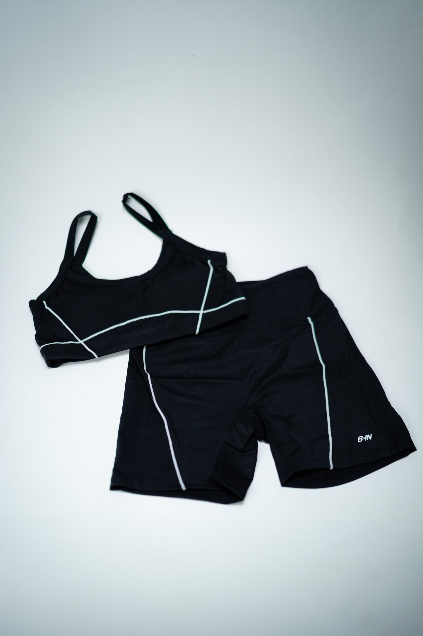 CONJUNTO SHORTS Y TOP NEGRO