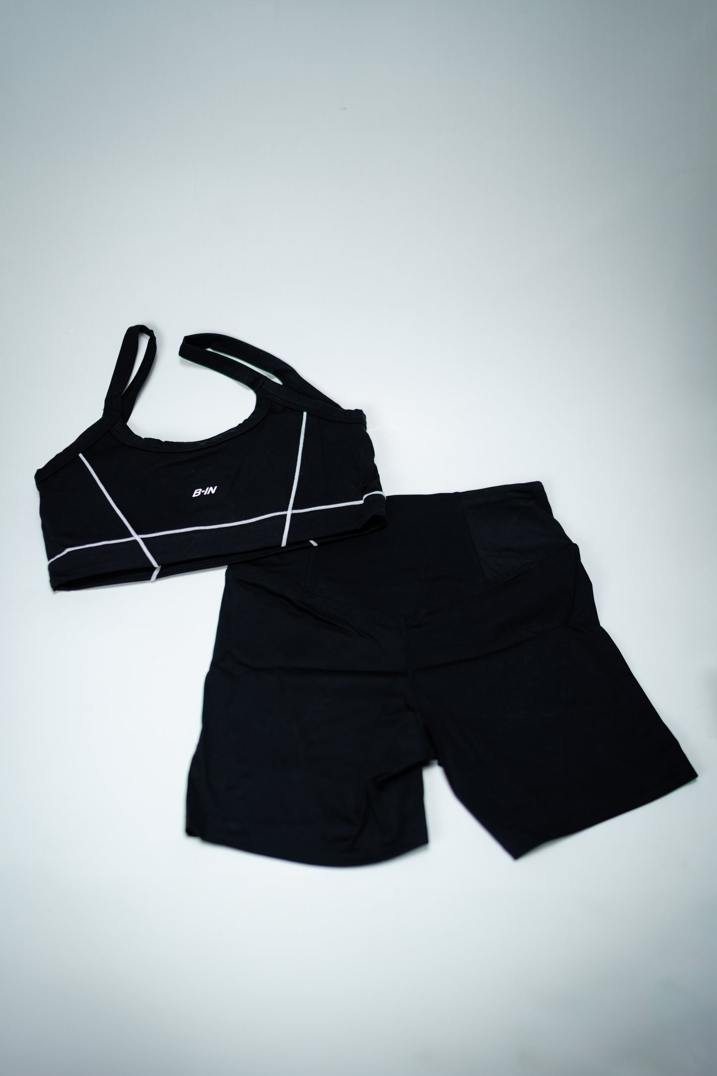 CONJUNTO SHORTS Y TOP NEGRO