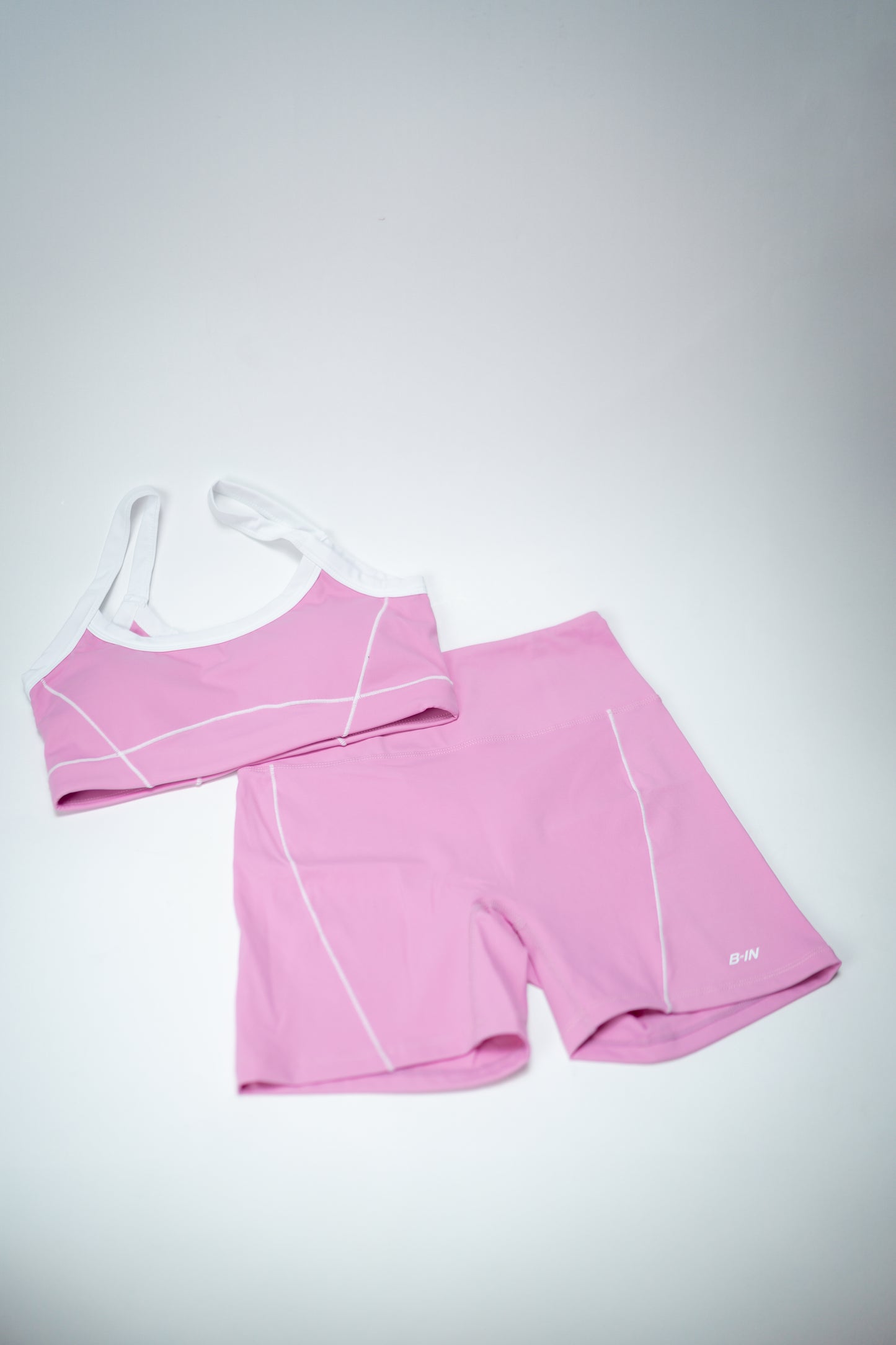CONJUNTO SHORTS Y TOP ROSA