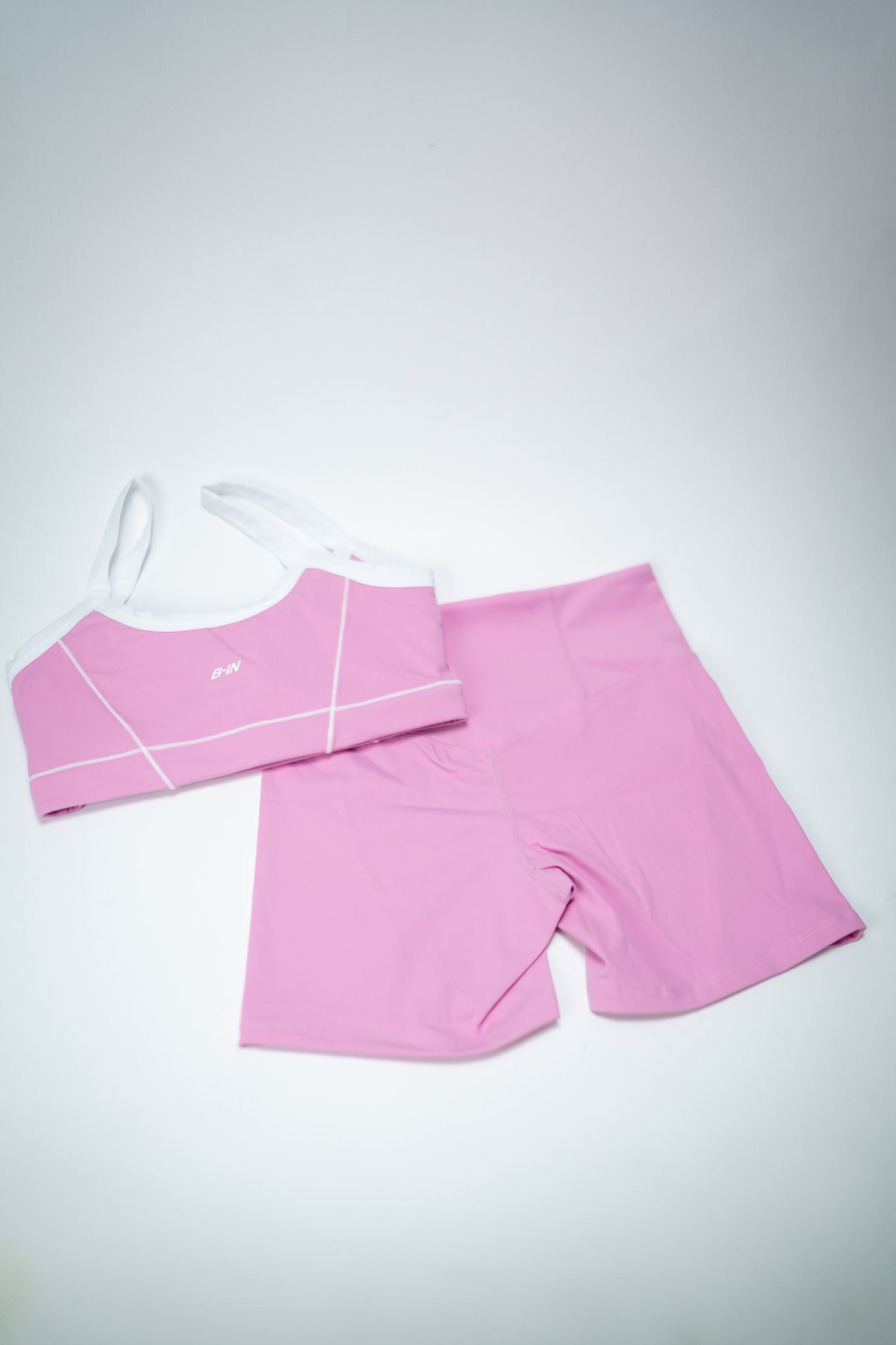 CONJUNTO SHORTS Y TOP ROSA