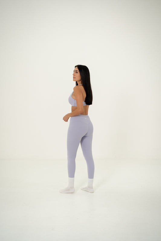 CONJUNTO. LEGGINGS Y TOP LILA.