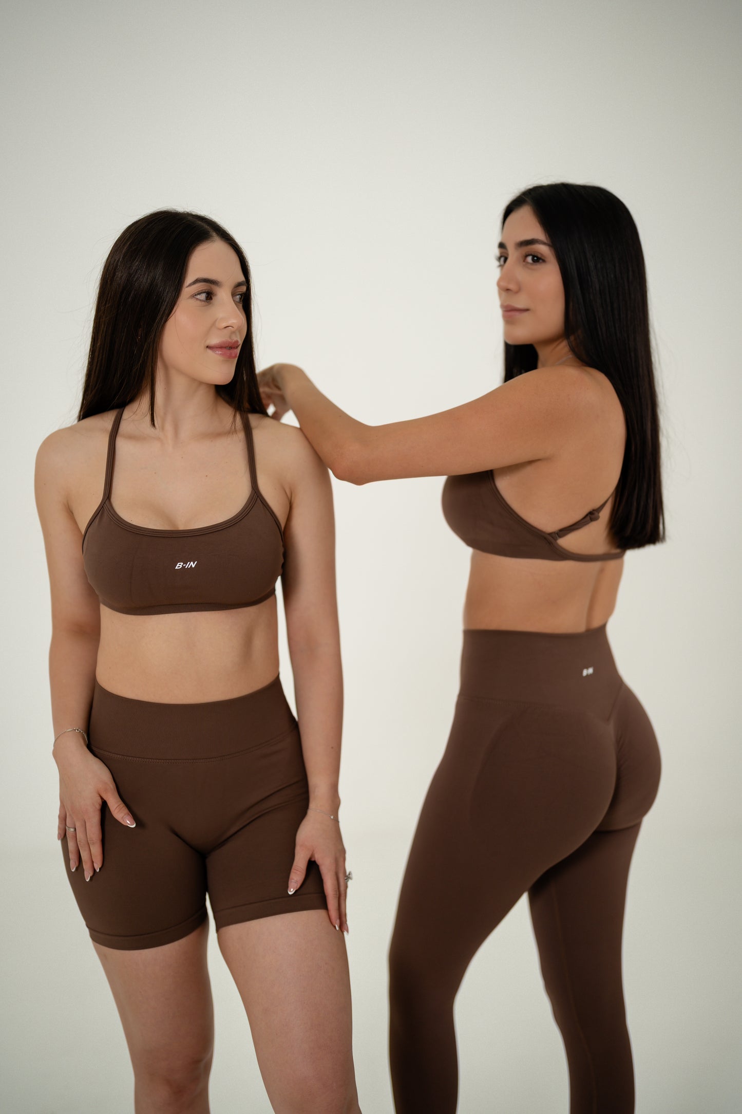 CONJUNTO / LEGGINGS Y TOP SIN ESPALDA CAFÉ