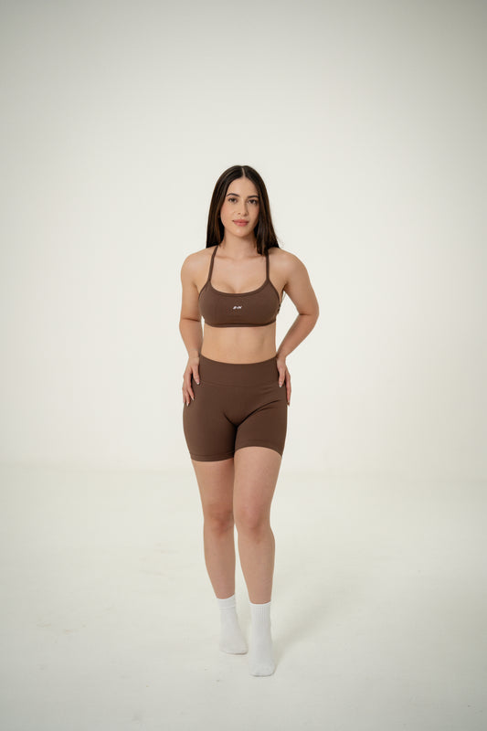 CONJUNTO / SHORTS Y TOP SIN ESPALDA CAFÉ