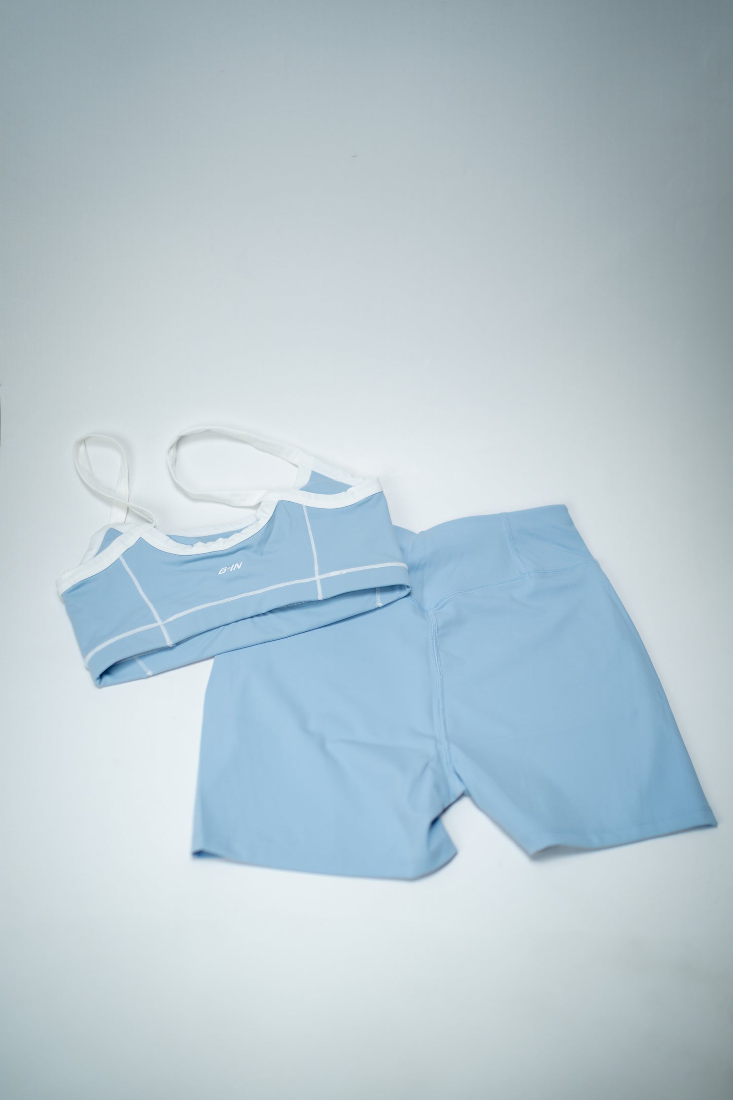 CONJUNTO SHORTS Y TOP AZUL CIELO